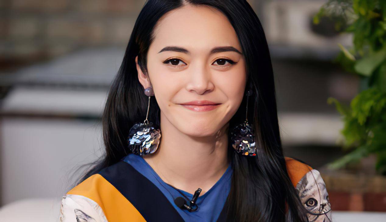 他与一线演员姚晨,杜淳是同学,被张嘉译力捧多年,如今依旧不火_观众