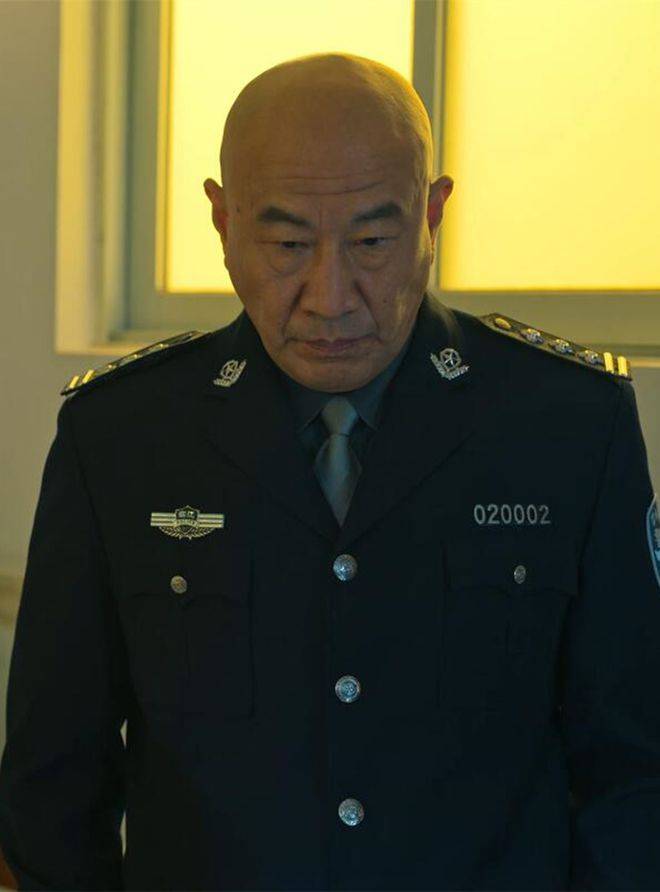 因为在市委班子里面,市委书记是拥有绝对权力的干部,而赵立冬别看是