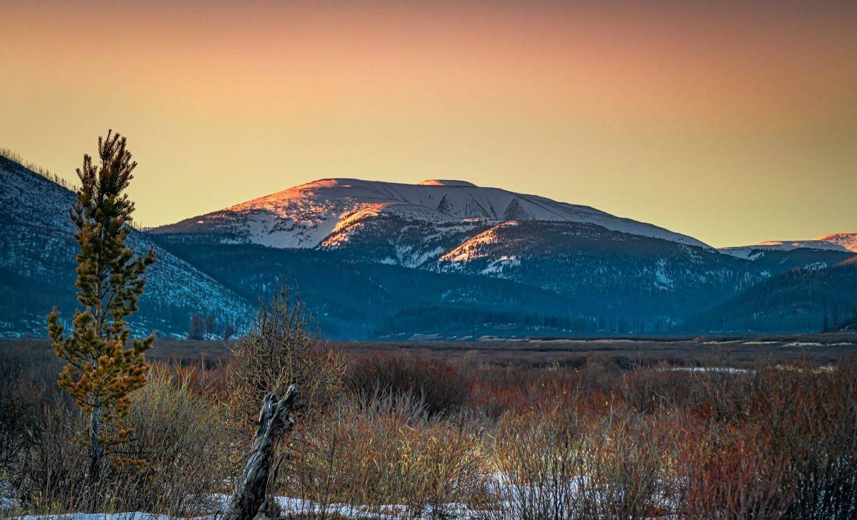 蒙古圣山-布尔汗哈勒敦山(传为成吉思汗出生地和陵墓所在地)