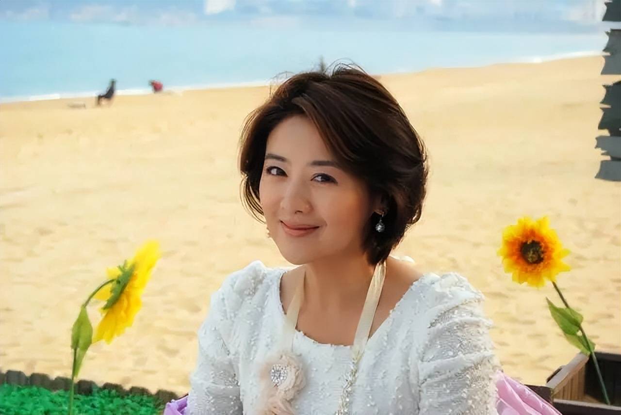 演员经超:娶旺夫的小李琳,不惧女方二婚带娃,结婚9年宠妻如宝_李佳璘