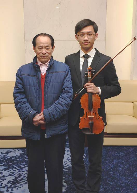 杭天与指挥家周宏德杭天随中国歌舞剧院交响乐团演出随上海爱乐参加