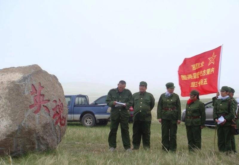 草原上又一座石碑-内蒙兵团43团战友赴草原立碑纪实.
