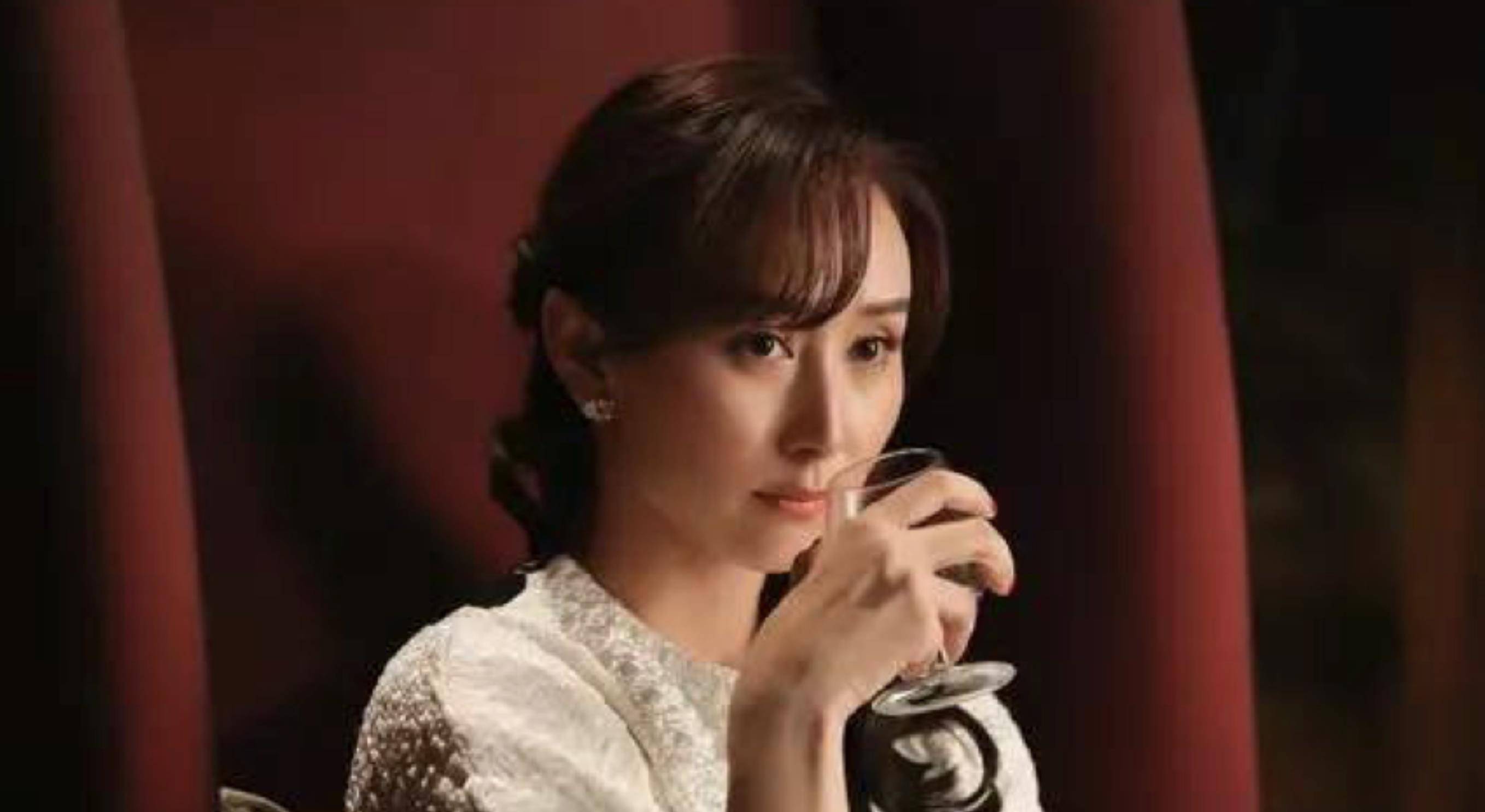 再加上她又是妥妥的演技派,所以高小琴这个角色,在她的演绎之下变得
