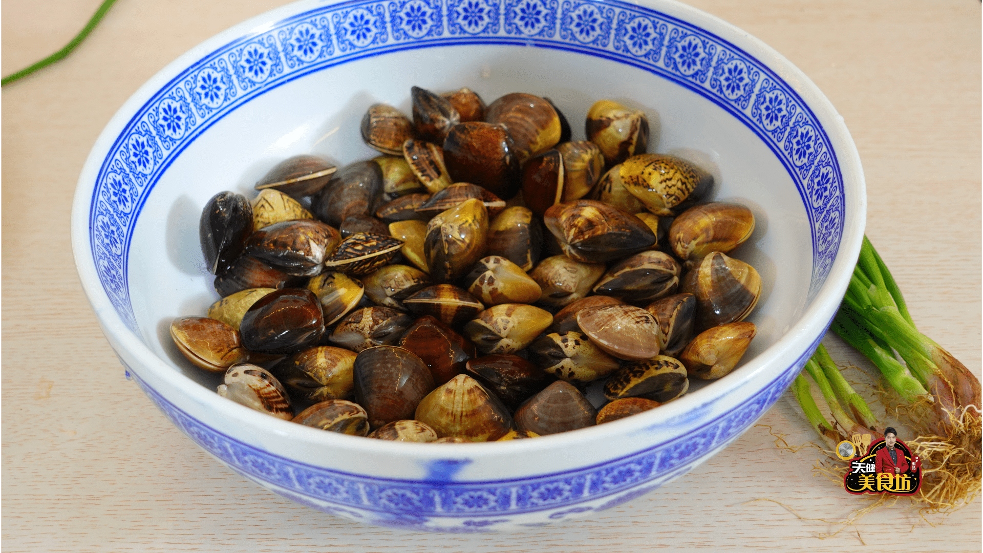 贵妃贝广东人都爱这样吃,一次炒一大盘,一大盘不够吃_食材_美食_汤匙