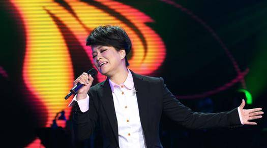 歌手瘫痪40年家人不管,收入中断太悲惨,哭喊着想要活下去_李珮菁_李佩