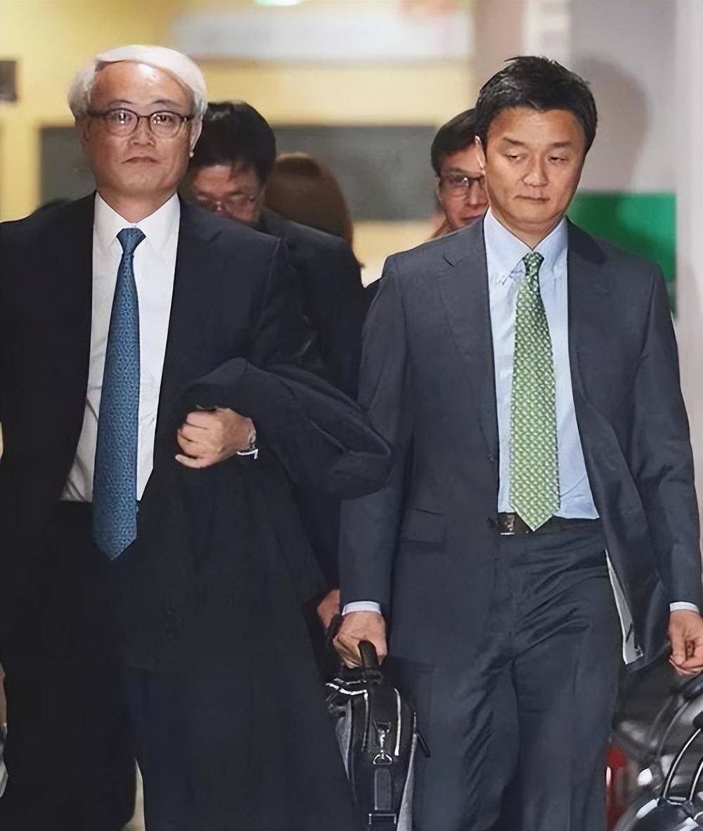 参加儿子毕业典礼美得不像52岁,儿子比哥哥家的争气_李富真_任佑宰_林