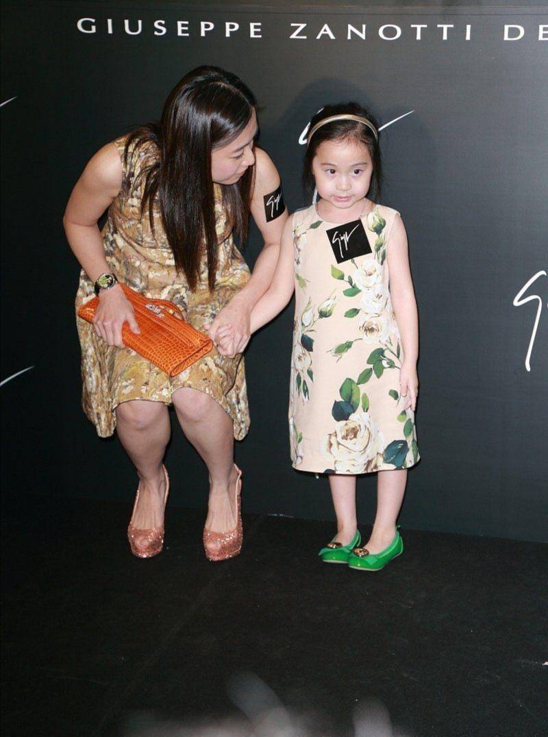 甘比终于做了回阔太!