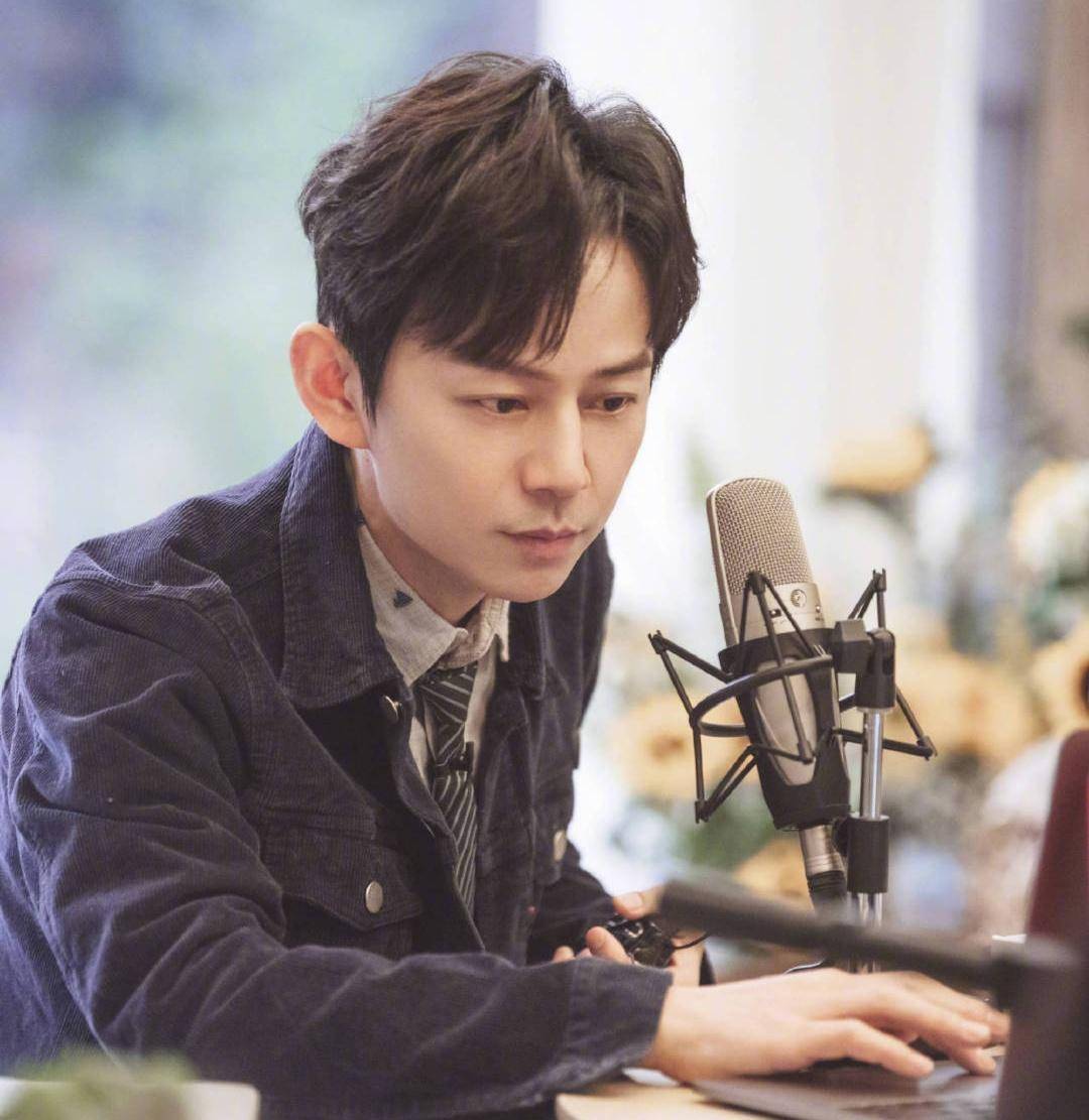 肖战发声是为了何炅?不一定,他可能在下一盘很大的棋_明星_团队_相关