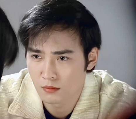 焦恩俊晒女儿泳装照,自称我不在必须重拍,焦曼婷穿深v泳衣露长腿_身材