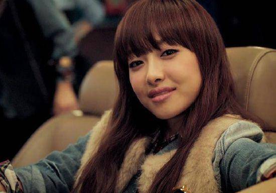 同是国外组合出道,回国发展后王霏霏和宋茜的差距在哪里?