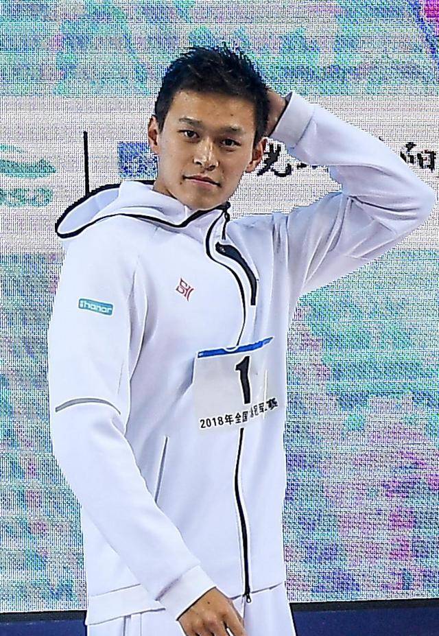 孙杨因"暴力抗检"被禁赛8年,曾被霍顿拒绝同台领奖_检查_结果_因为