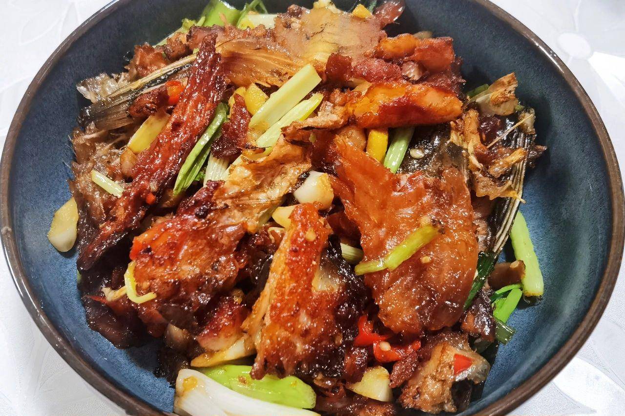 香辣风干鱼,全家打call的一道菜,惊艳了所有人,必须推荐给大家!