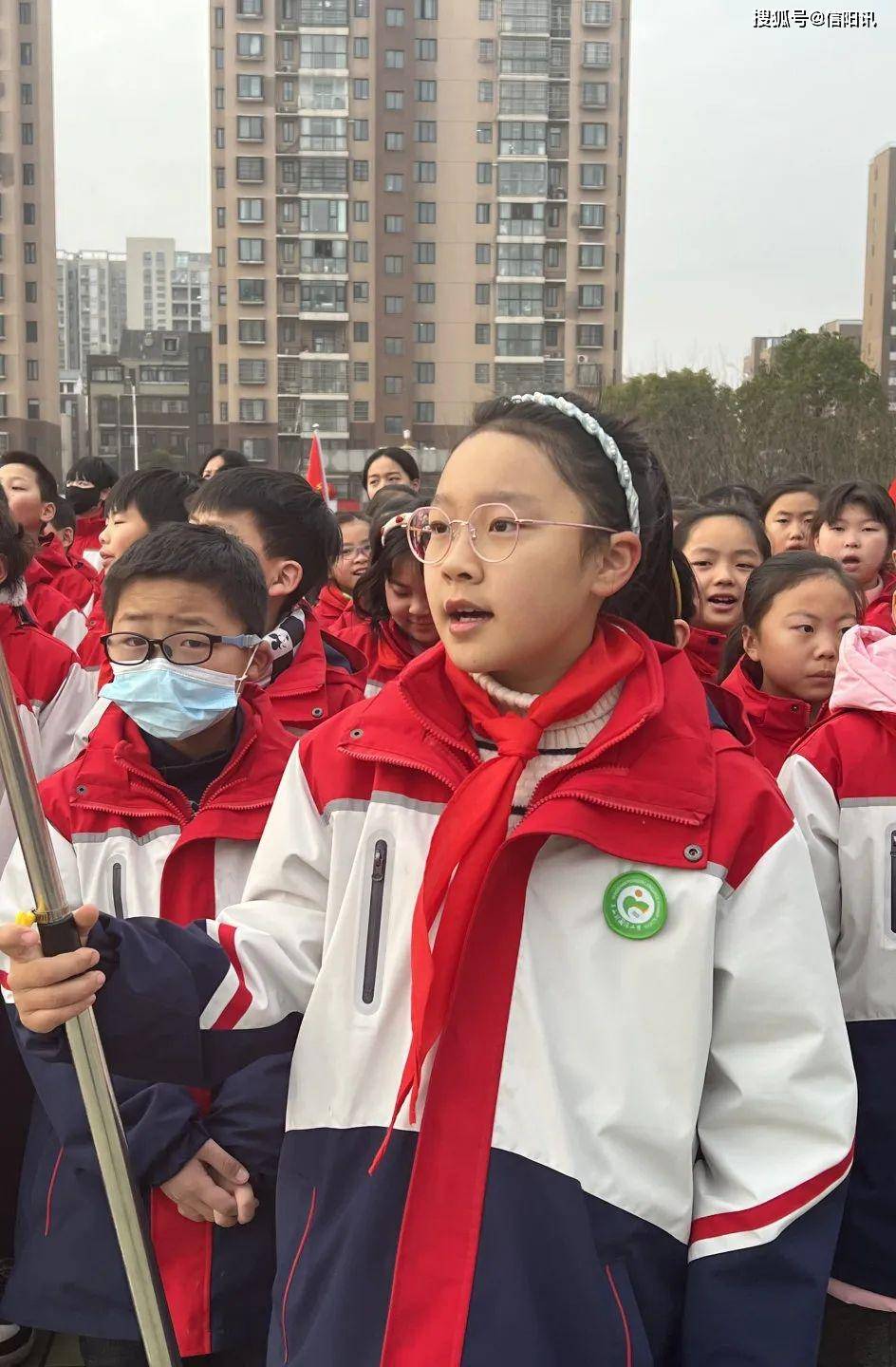 花儿向阳开 燃梦展宏"兔" 羊山外国语小学2023年春季开学典礼_少年