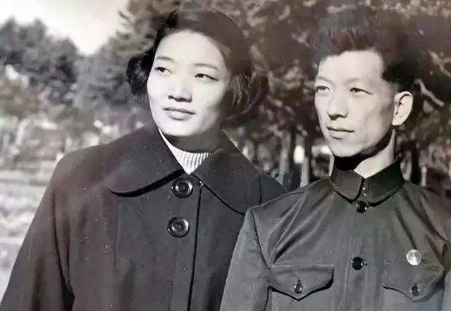 张闽的母亲罗静宜是我国50年代知名女演员,代表作品有《自由天地》