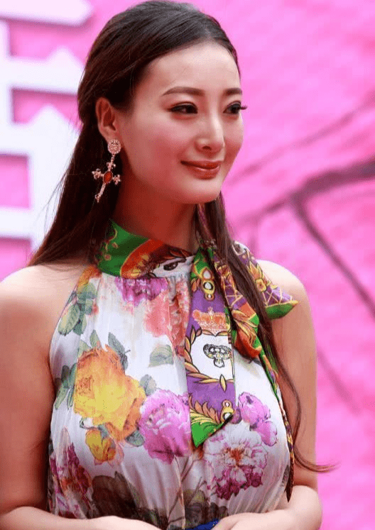 王李丹妮因参加中国时尚内衣模特大赛,在广州赛区中