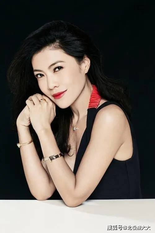 多用来形容有手段且妩媚的女子,而在现代网络社会的情况下,交际花也