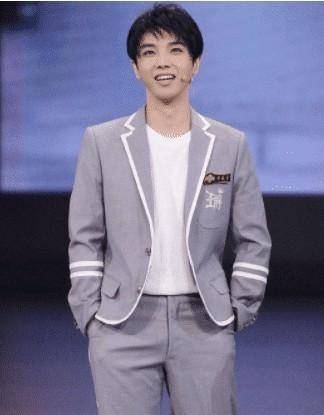 172的华晨宇遇上173的关晓彤,暴露真实身高_个子_演出_女明星