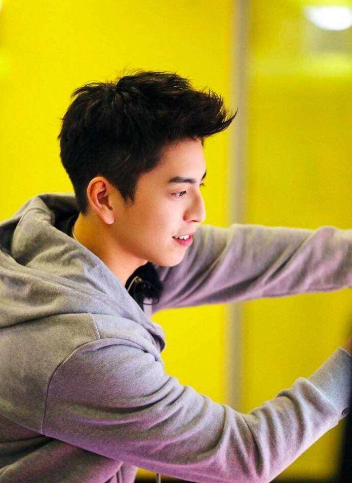 据说王台庆还为此送了不少礼,都是名贵的古董,就是希望儿子还能继续