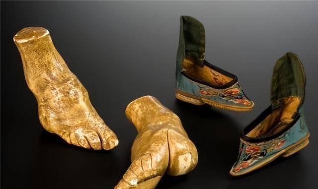 古代陋习缠足!女孩为拥有三寸金莲往死里缠,究竟是为了什么?