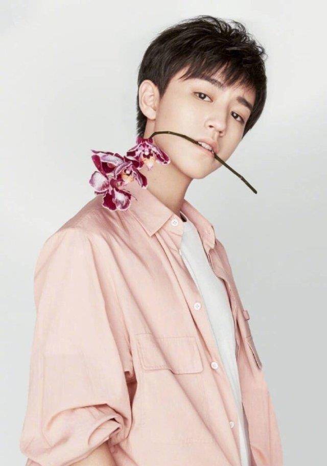 tfboys组合四周年,王俊凯,王源,易烊千玺的写真,谁最帅?