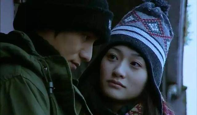 里;所以即使这部剧汇集了陈坤,周迅,陆毅等当红偶像,但李小冉依然能够