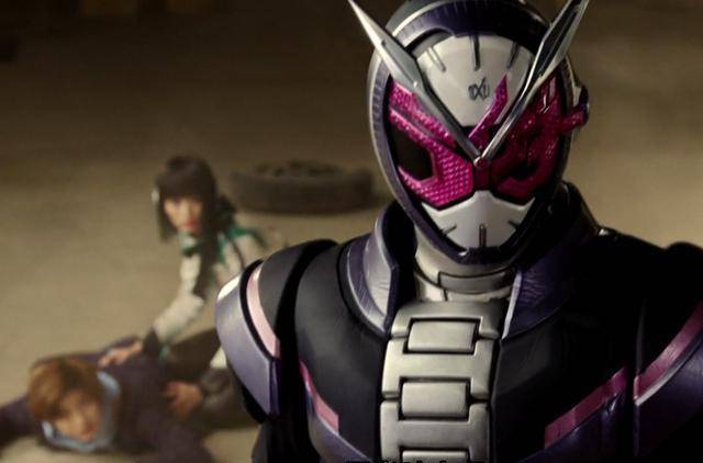 假面骑士01时王剧场版上篇:或人变身001不敌ar01时王压轴救场_玛吉亚