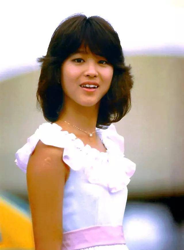 和山口百惠媲美的"圣子头"女神,被日本国民誉为"永远的偶像"_年代