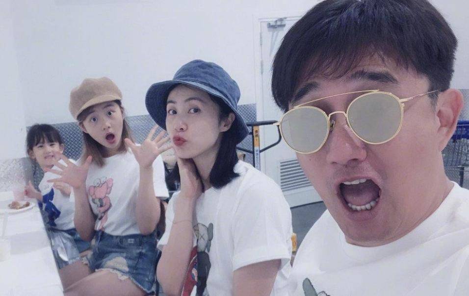 孙莉晒黄磊下厨照,一家人菜品太简单,黄磊下厨细节将发展副业?