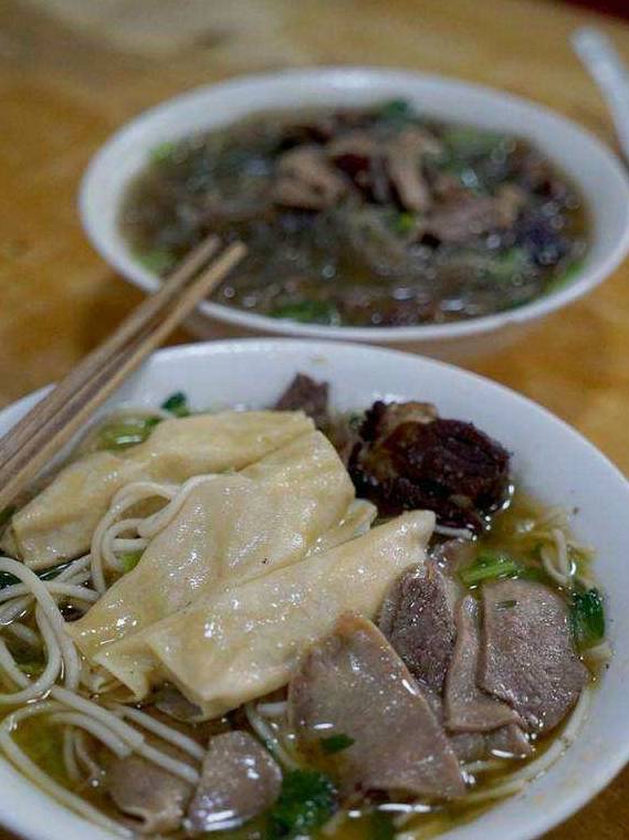 这家面馆只卖牛肉面，开到凌晨三点才关门，被称为宁波深夜食堂(图7)