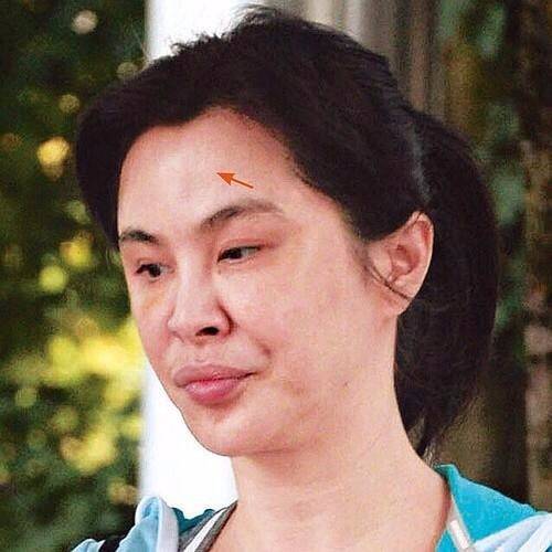 50岁王祖贤近照曝光也是一言难尽,自拍撩发露侧脸美到逆天,与媒体拍到