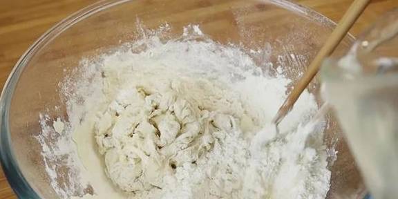 早餐店的葱油饼为什么柔软好吃？原来做法这么简单，详解技巧秘诀(图5)