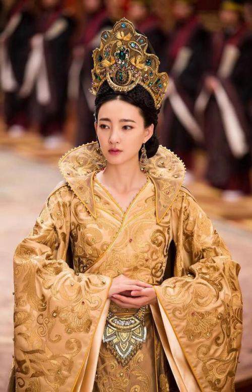 近期,由王丽坤主演的《天泪传奇之凤凰无双》好评不断,成为古装玄幻剧