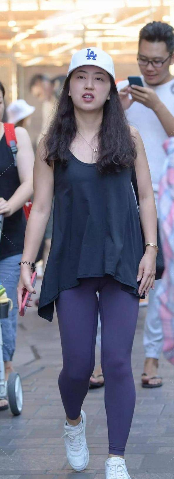 街拍微胖辣妈穿搭配,清纯时尚,灵动可人_设计_白色_穿着