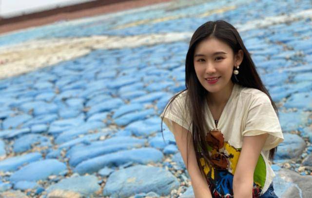 在那之后,杨子开了一家天珠传奇文化公司,但法人是张羽熙.