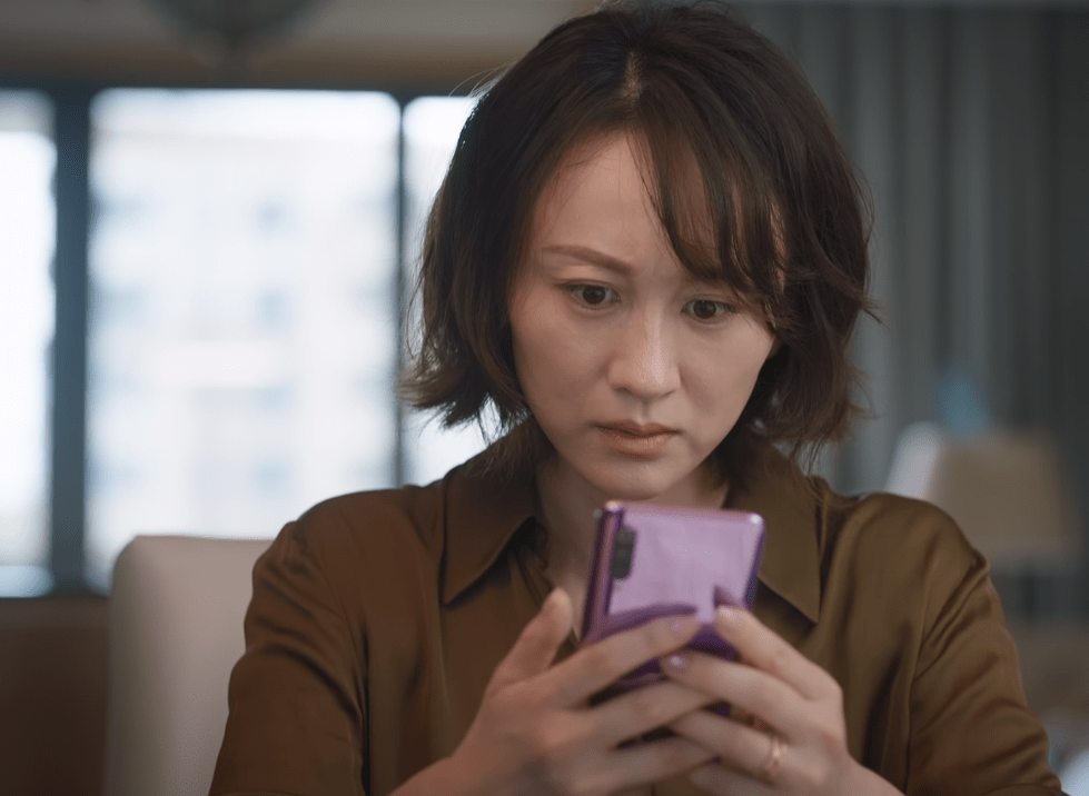 作为老婆的她除了享受到了简宏成给的房子,票子,还有什么呢?