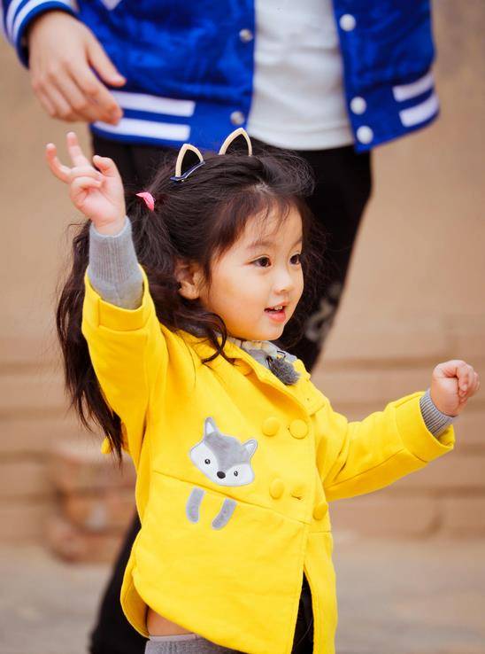 阿拉蕾一个被董力宠坏的任性公主!_女儿_孩子_爸爸