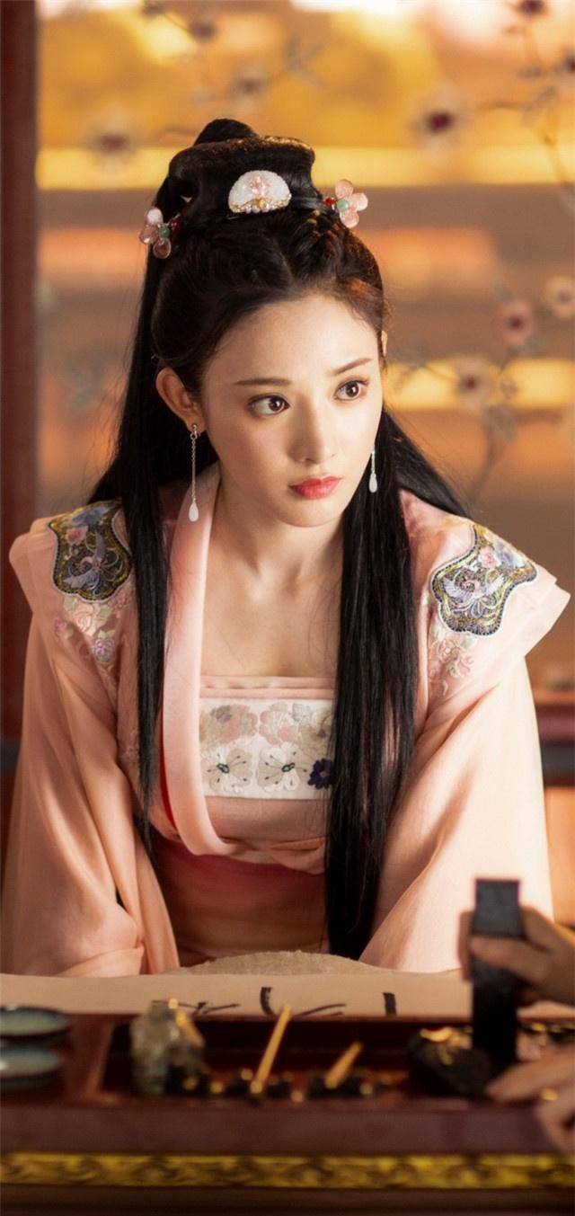 网友认为孟子义和彭小苒长得像,其实两人古装造型还是有明显不同_小枫