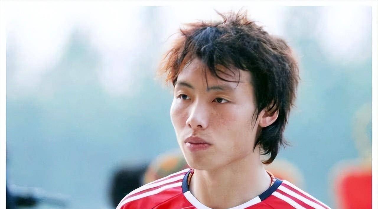 2005年世青赛,陈涛与梅西同时入选最佳阵容,多支欧洲球队抛来橄榄枝.