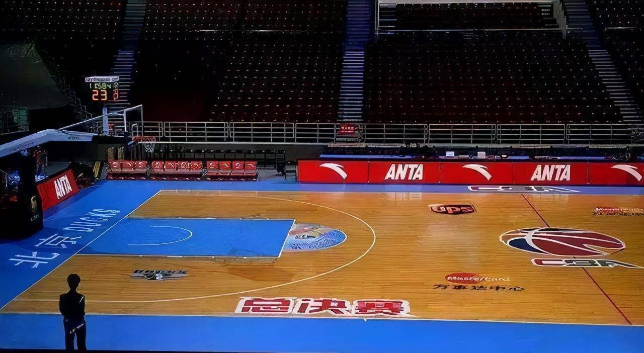 揭开真相,cba的地板为何不能换成nba球队那样的地板,是差钱么?