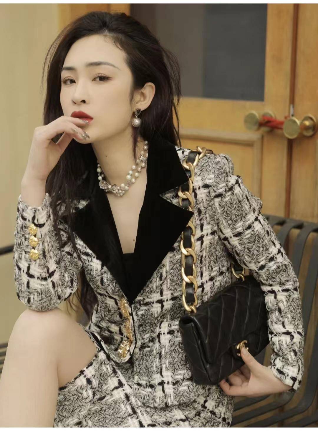 陈淑婷飓风穿出暖暖的"婆婆风",气场妩媚,很适合气质女性_look_西装