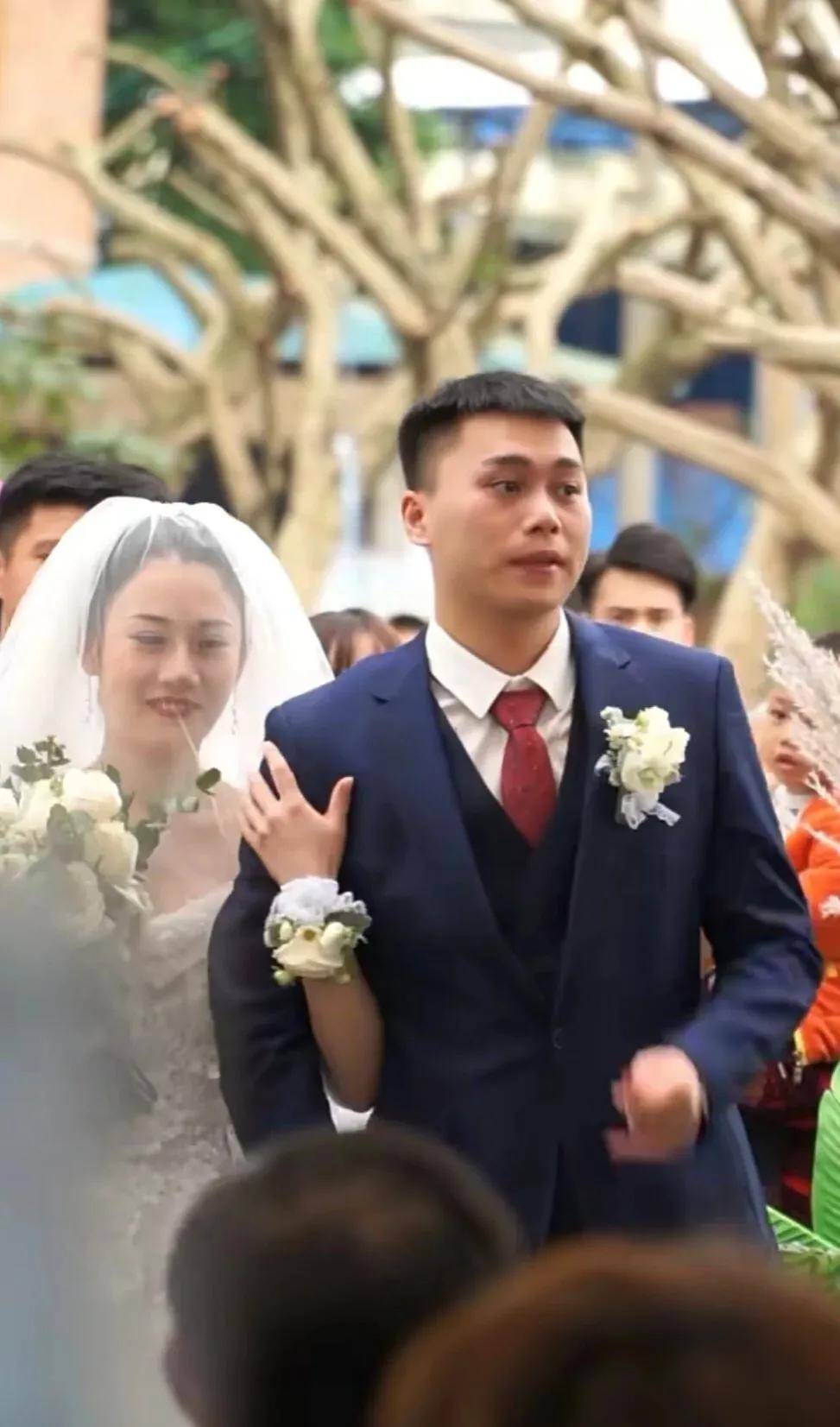 因为,刘二狗和刘刘只是同居关系,没有结婚证,所以分手也没有平分