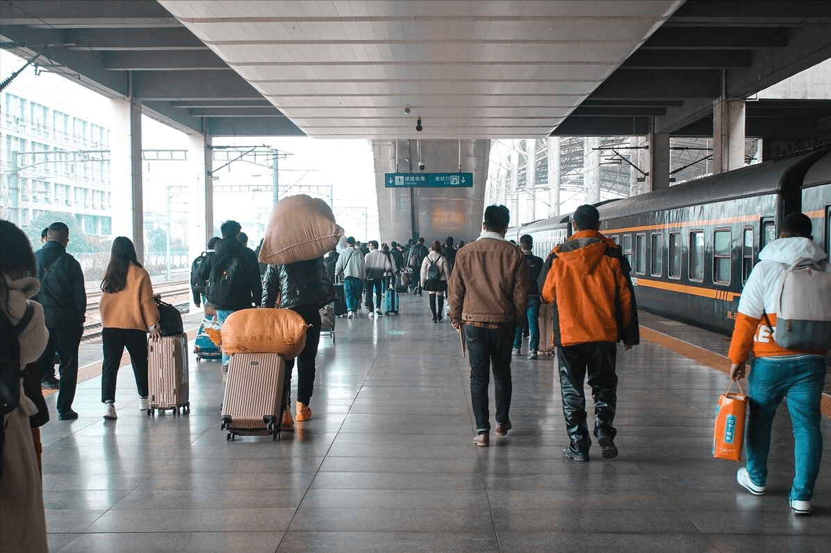 然而,不可否认的是,选择火车出行的人依旧在大多数.