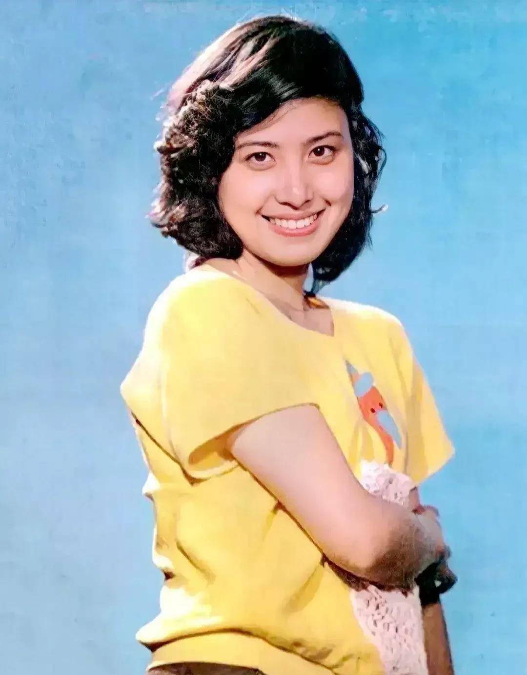 演员吴玉华,愈来愈有气质,比年轻时更耐看!