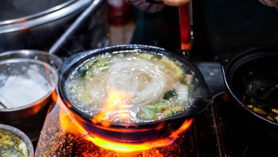 遵义美食:这家二十年如一日的砂锅粉,你吃过吗?_小五_气质_折耳根