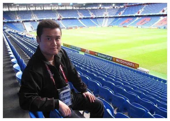 央视解说贺炜称:解决了c罗这个问题后,曼联正走向正轨!