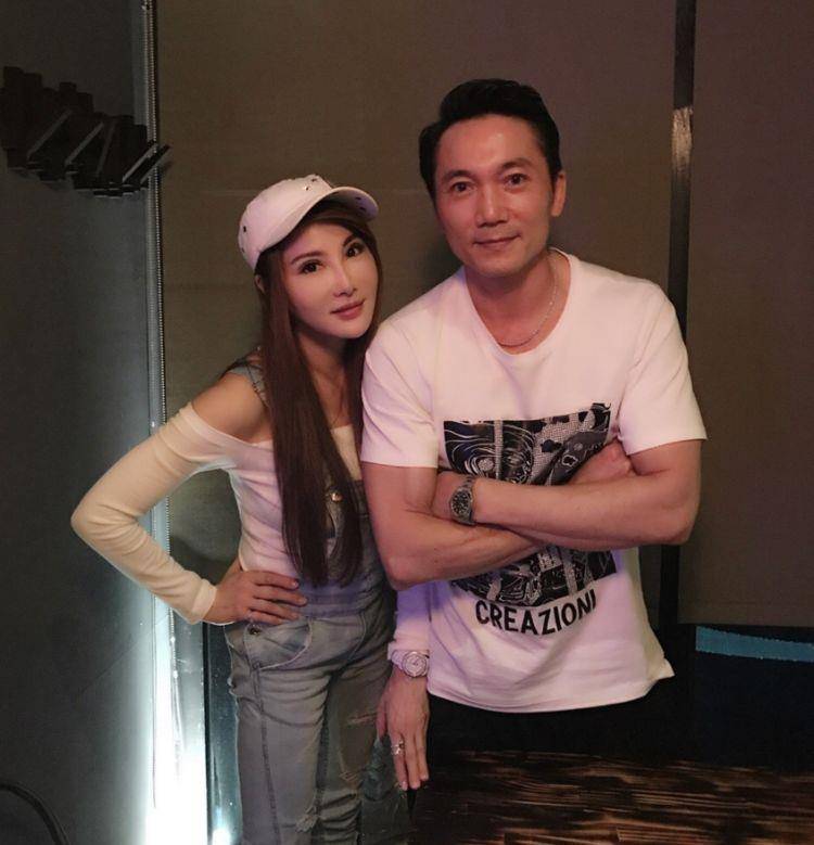 出道多年,邹兆龙唯一的绯闻就是出轨,但妻子选择