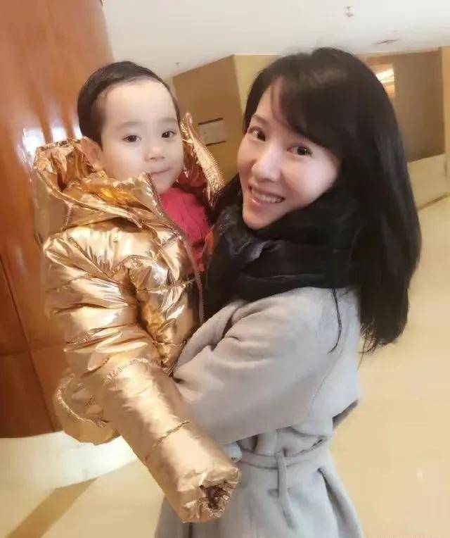 阔太李念高龄拼三胎!