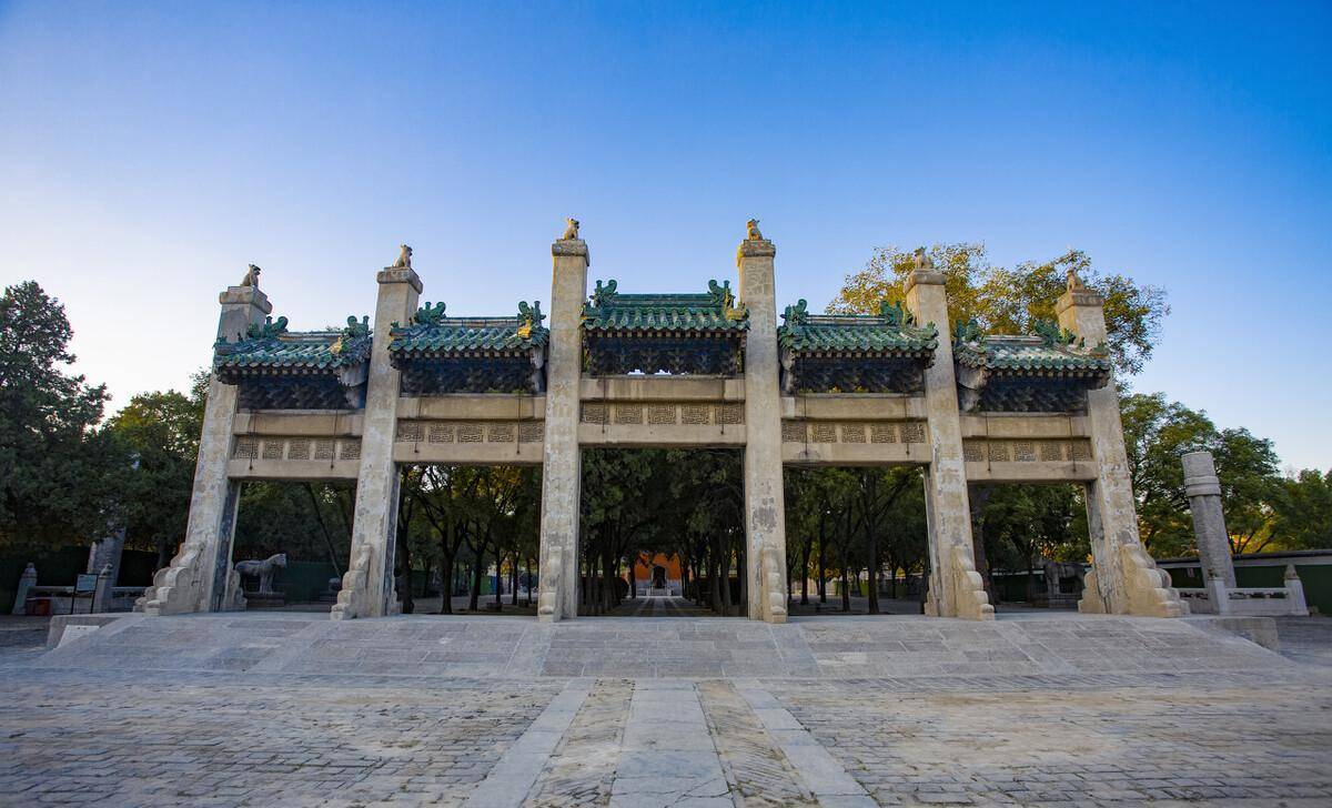 袁林安阳地标:文字博物馆,人民大道东段656号,是中国首个文字为主题的