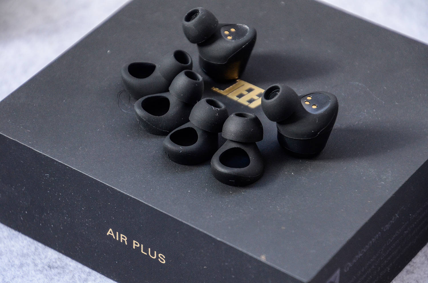 舒适佩戴,尽享音乐澎湃:jeet air plus耳机_充电_收纳_音质