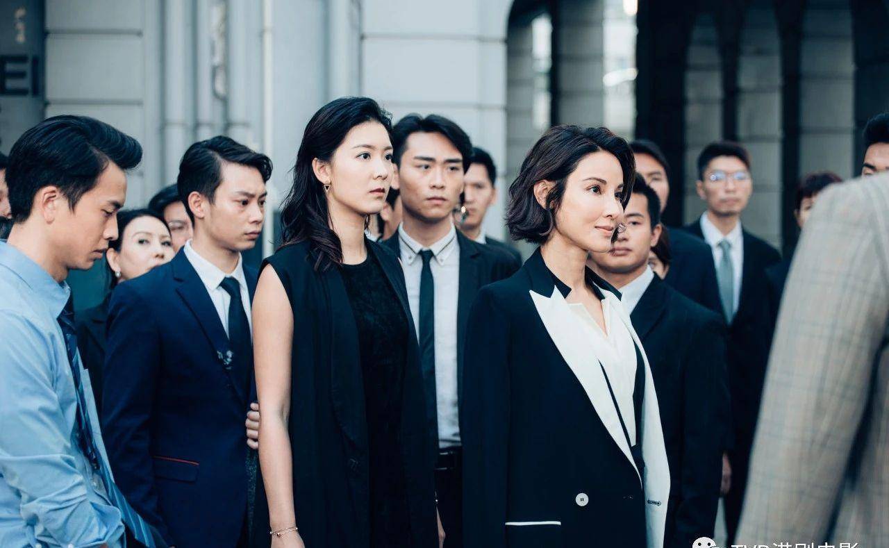 雪儿在《地产仔》中饰演地产界龙头"龙星置业"的九